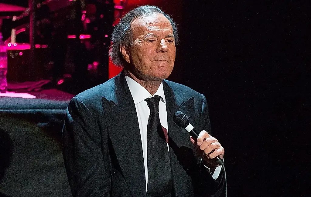 Julio Iglesias, acusado por exempleadas de acoso y violencia