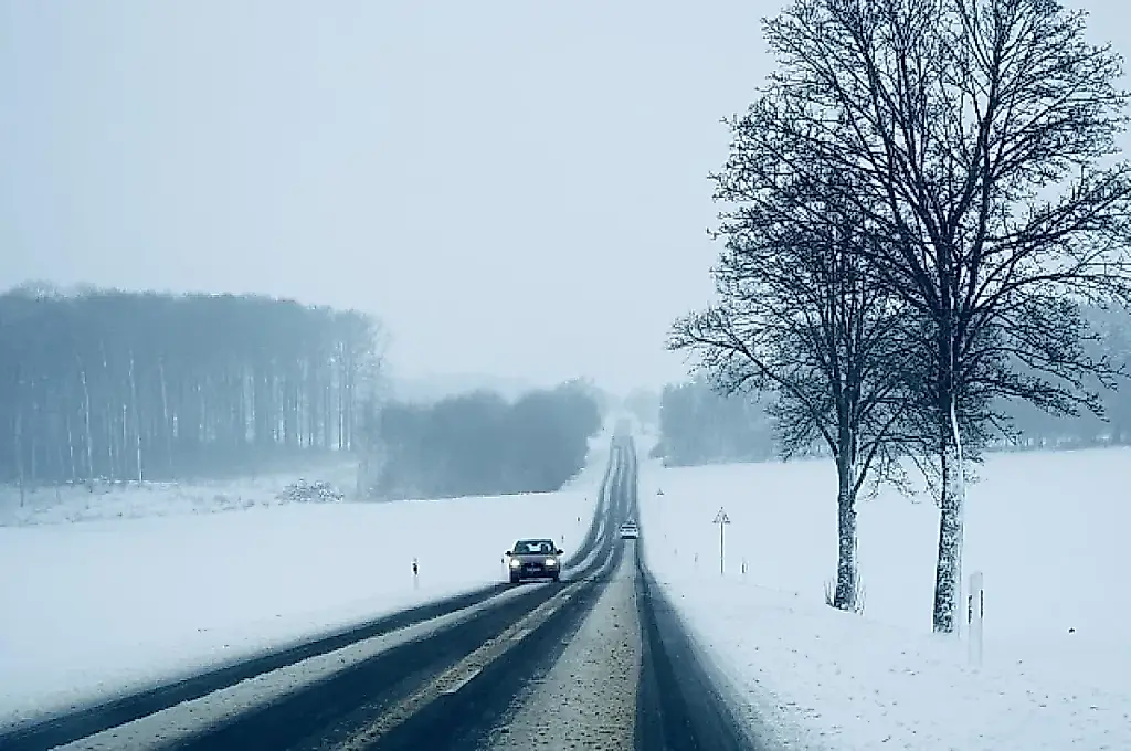 El experto en automoción Ladushkin explica cómo evitar un accidente múltiple en una nevada