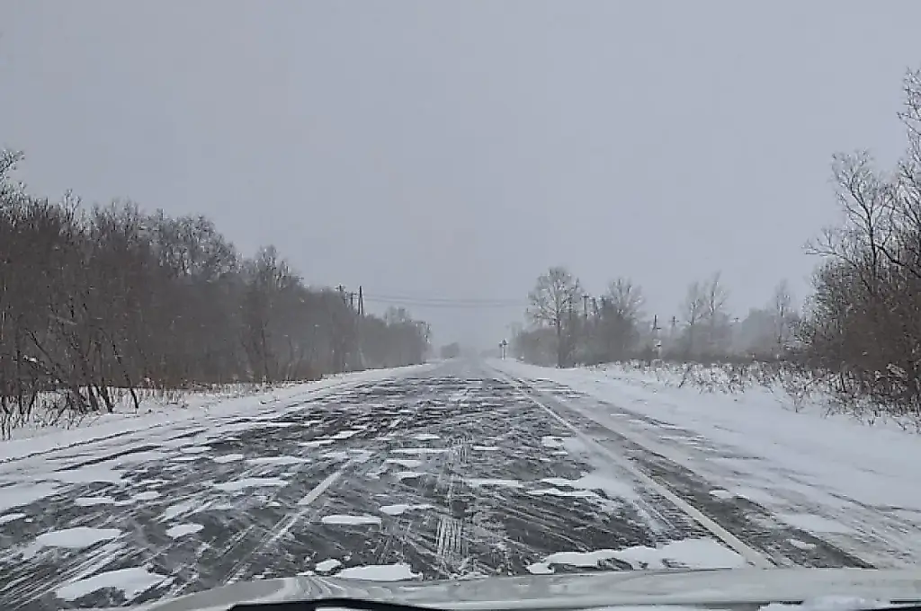 Cómo no acabar en la cuneta en invierno: guía del jefe de la conducción extrema