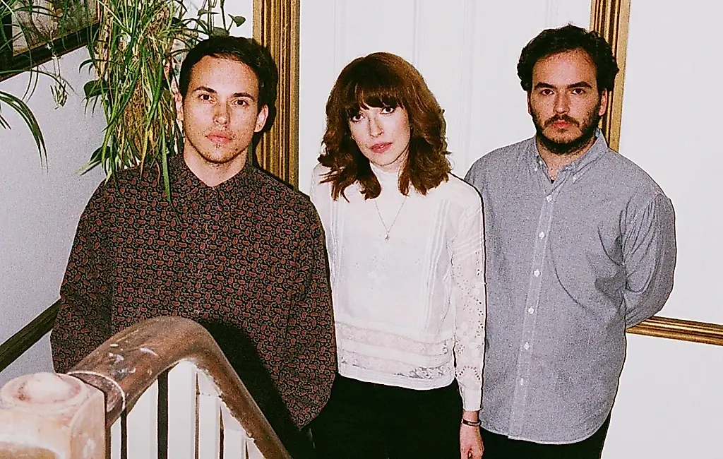 Daughter celebran los diez años de su álbum con un tema antiguo