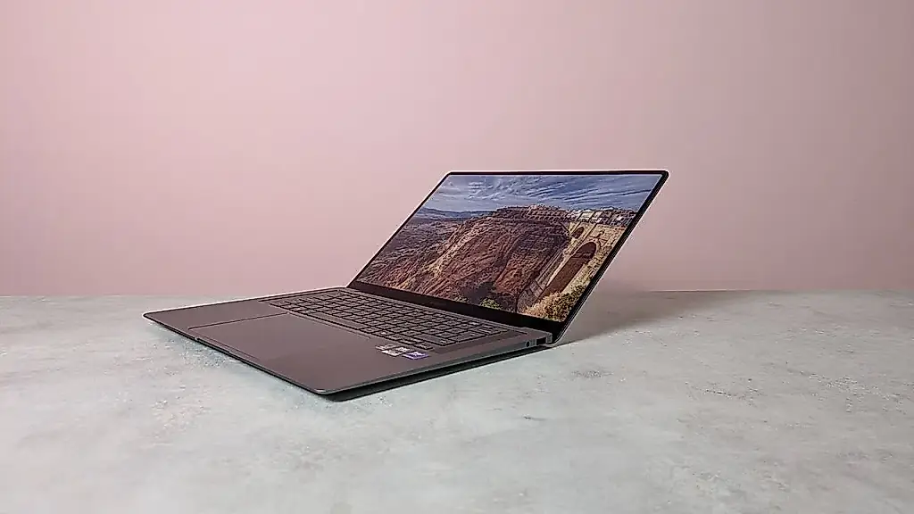 Samsung бросает вызов MacBook Air