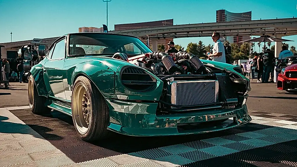 Un V10 de Viper en un viejo Datsun