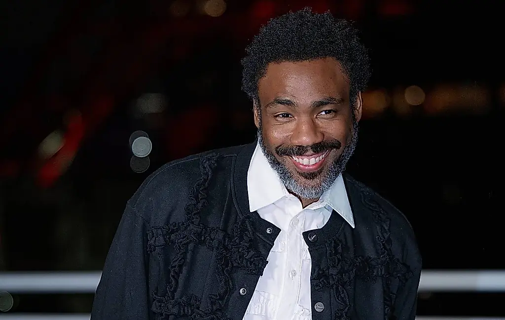 Donald Glover reaviva las esperanzas de una película de Community