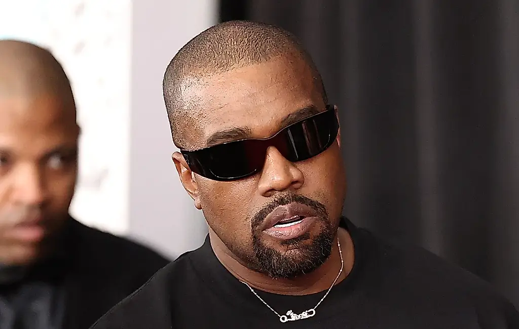 La entrada de Kanye West, en el aire