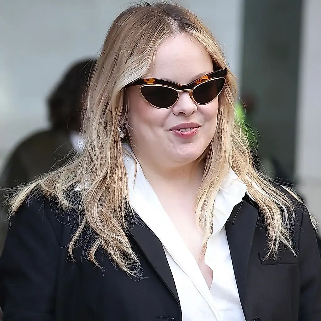 El denim blanco de 2026 y Nicola Coughlan