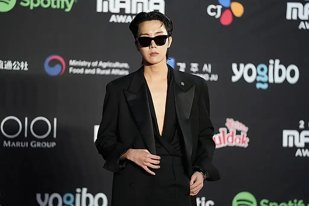 J-hope потерял бабушку