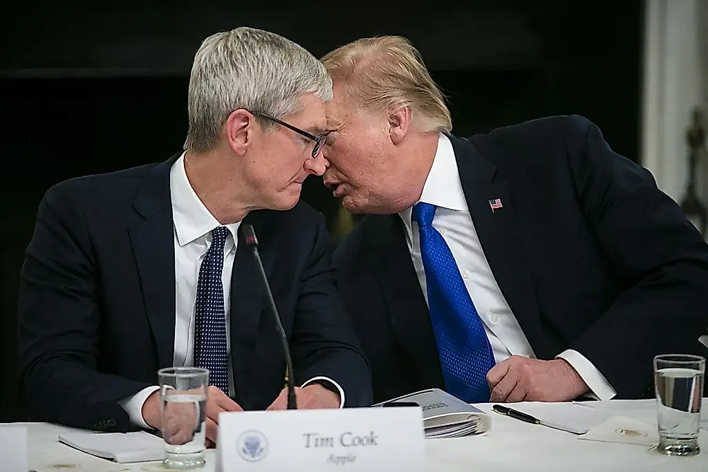 Tim Cook seguirá siendo el «susurrador» de Trump para Apple