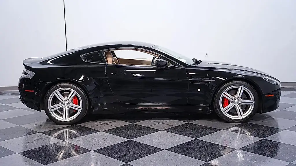 Aston Martin al precio de un Toyota: el diablo está en los detalles