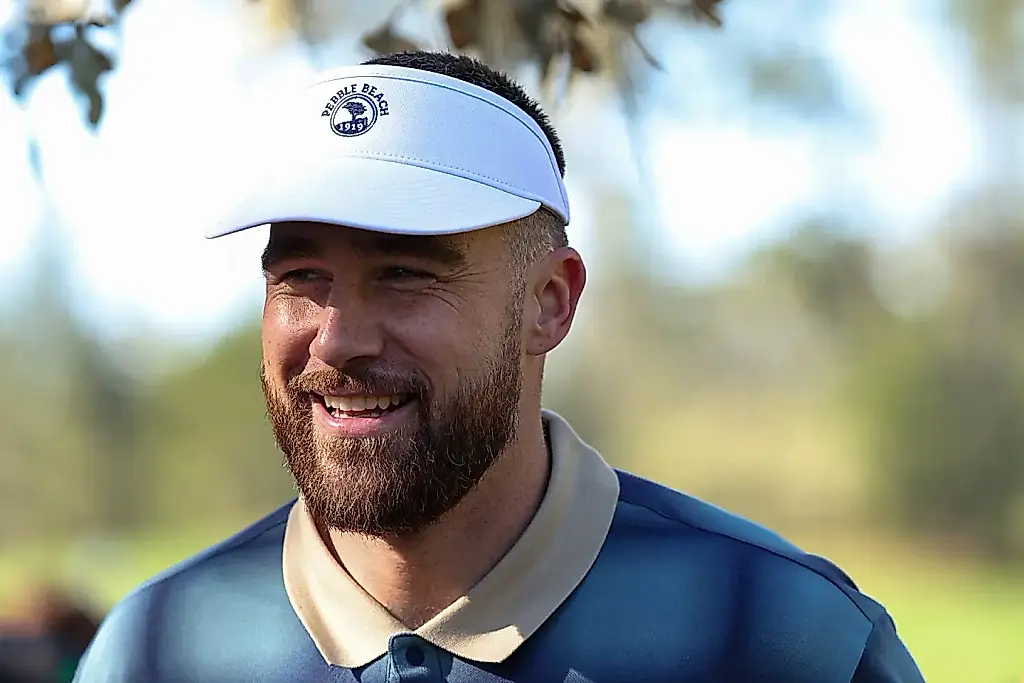 Kelce contra Streep: batalla sobre tacones