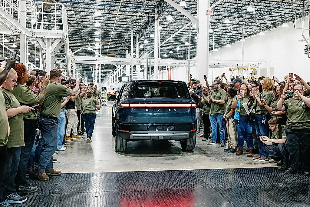 Rivian pisa el acelerador: arranca el R2 y se acumulan las pérdidas