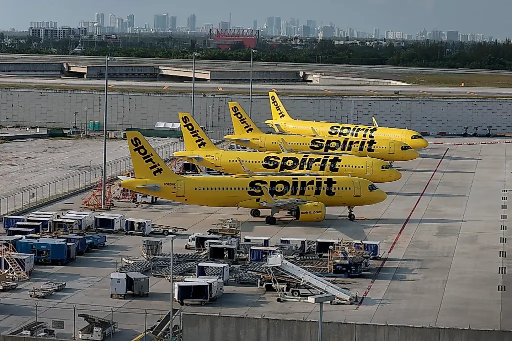 Spirit Airlines cierra tras dispararse el precio del combustible por la guerra de Trump contra Irán