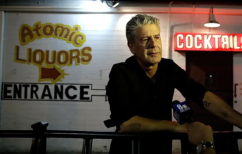 Tráiler de «Tony», el biopic de Bourdain: cocina caótica y búsqueda de uno mismo