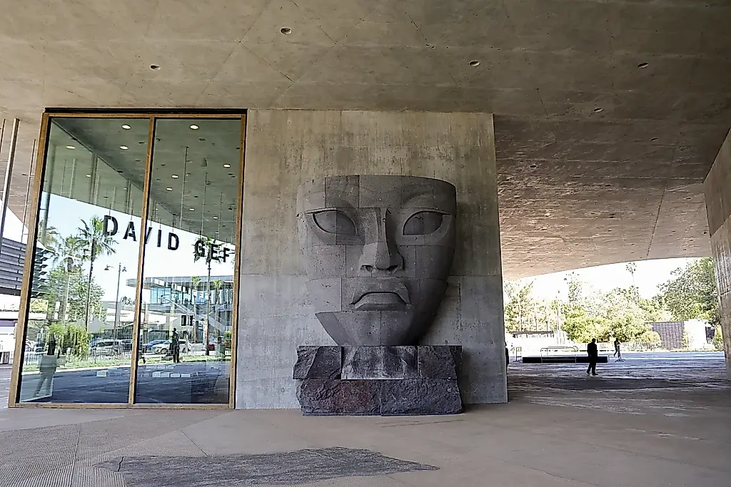 Polémica en torno a la escultura de Pedro Reyes en Los Ángeles