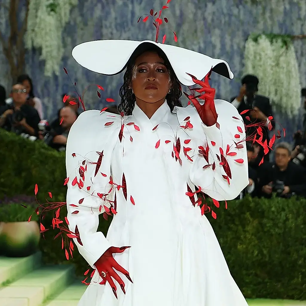 Нежный маникюр Наоми Осаки на балу Met Gala 2026