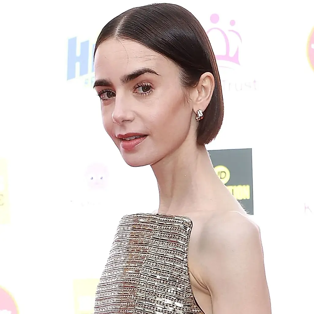 Lily Collins в главной звезде Met Gala на платье Carolina Herrera