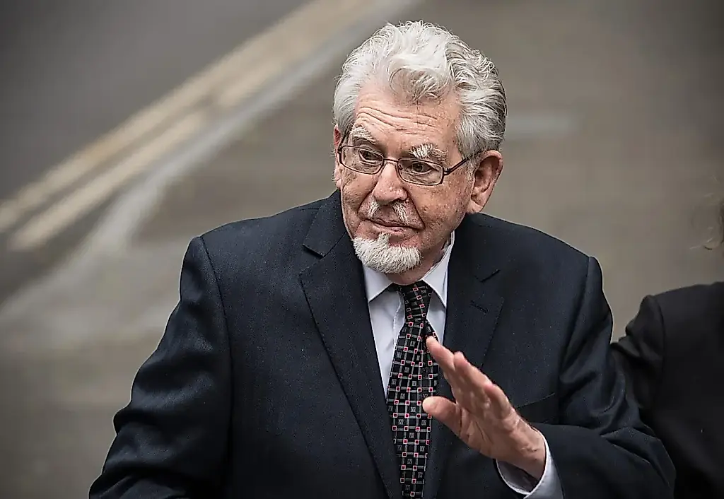 Quién fue Rolf Harris: la historia de una caída y una revelación