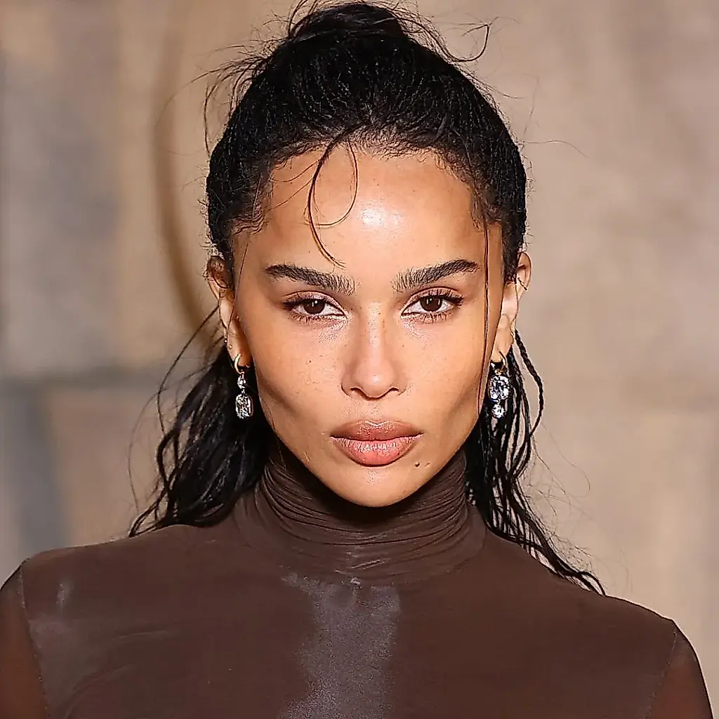 Неожиданный стиль Zoë Kravitz на показе Saint Laurent