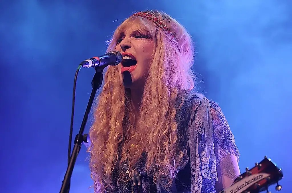 Courtney Love insinúa el regreso de Hole
