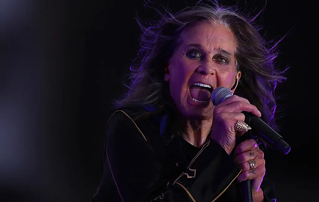 Una estatua de Ozzy en el infierno del festival