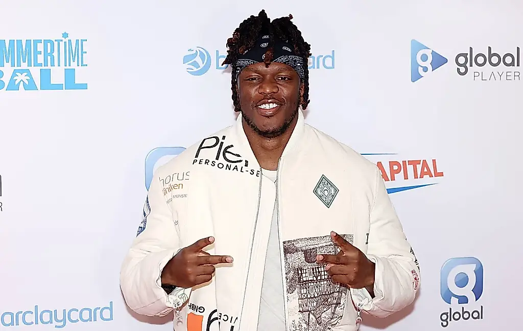 KSI se mete en el fútbol