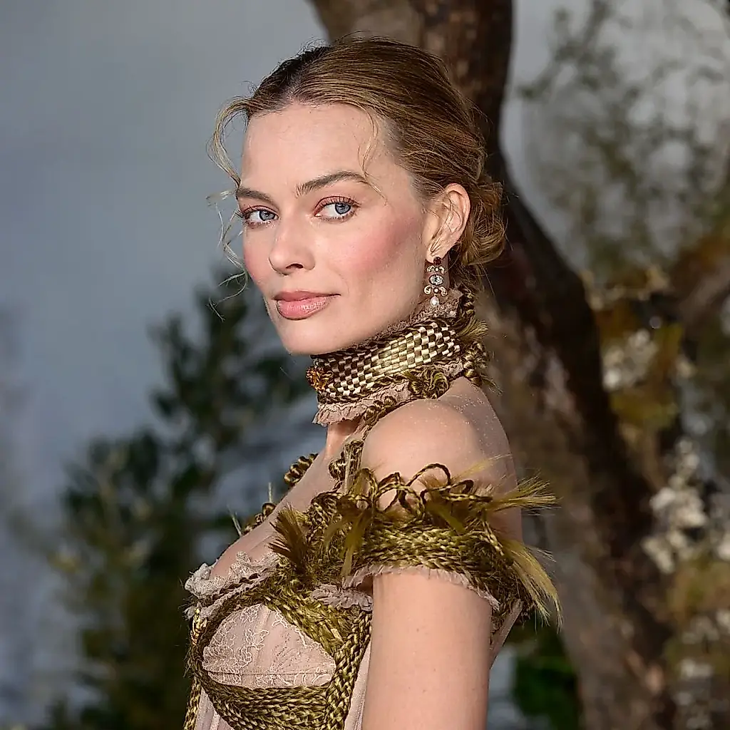 Margot Robbie cierra la Semana de la Moda de París con un nuevo corte bob