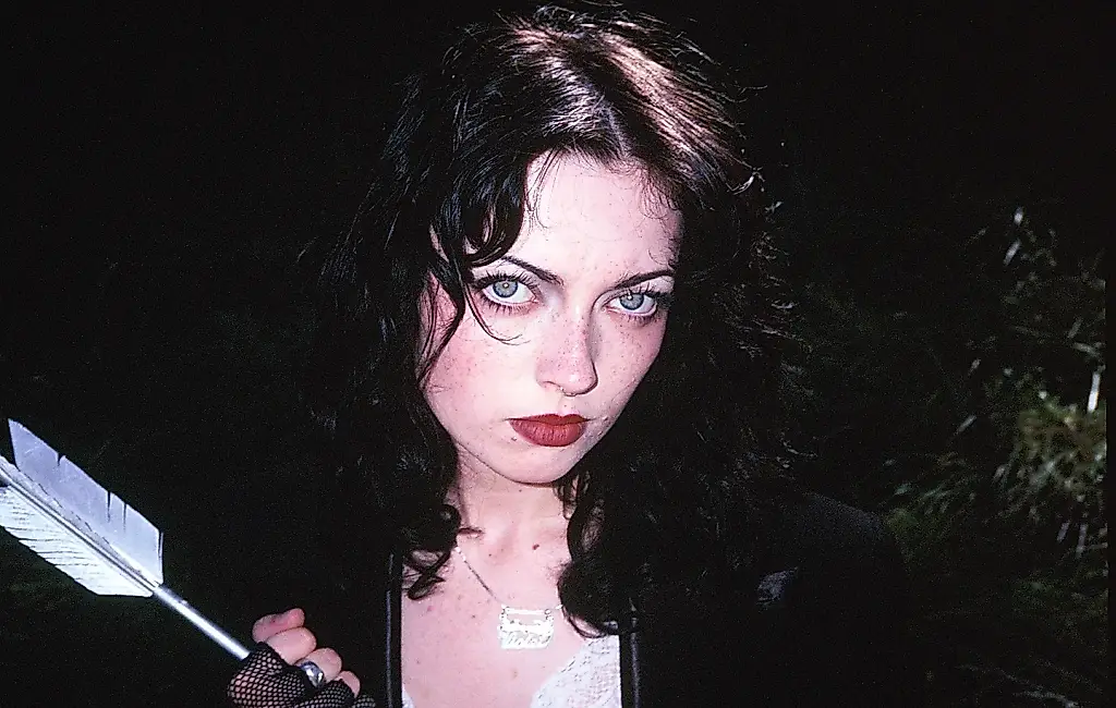 Дебют Violet Grohl: «Be Sweet To Me» и скандальный трек «595»
