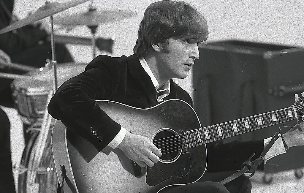 El piano de Lennon bate un récord