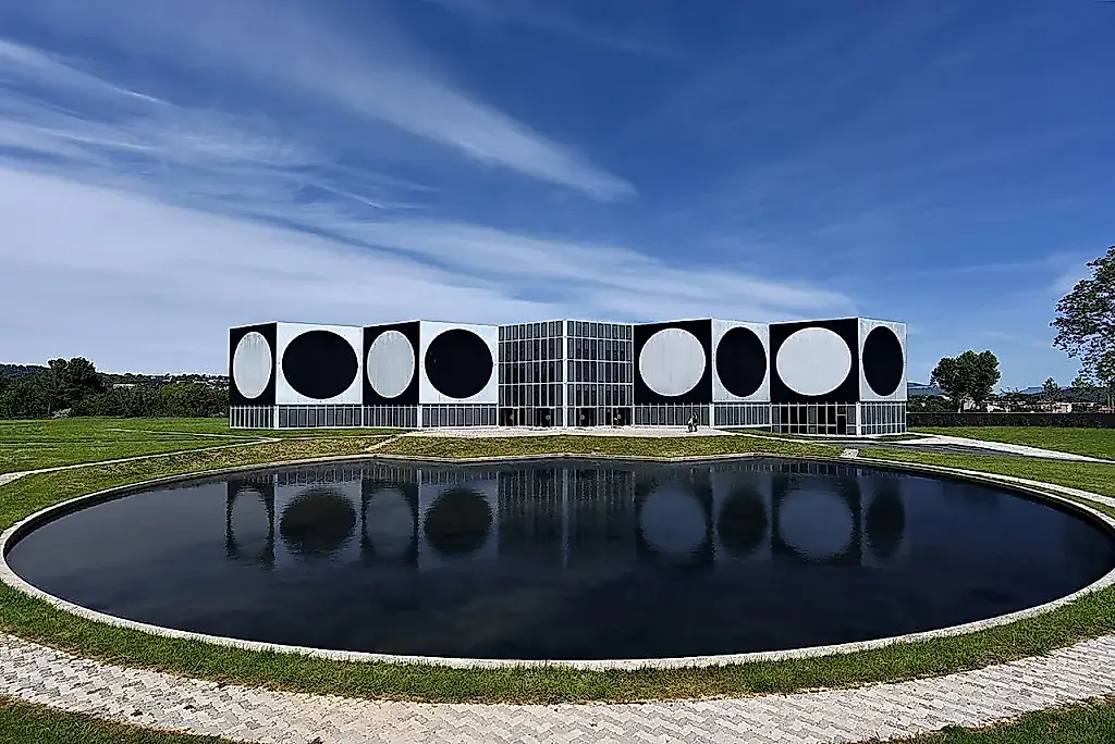 Пятьдесят лет Vasarely
