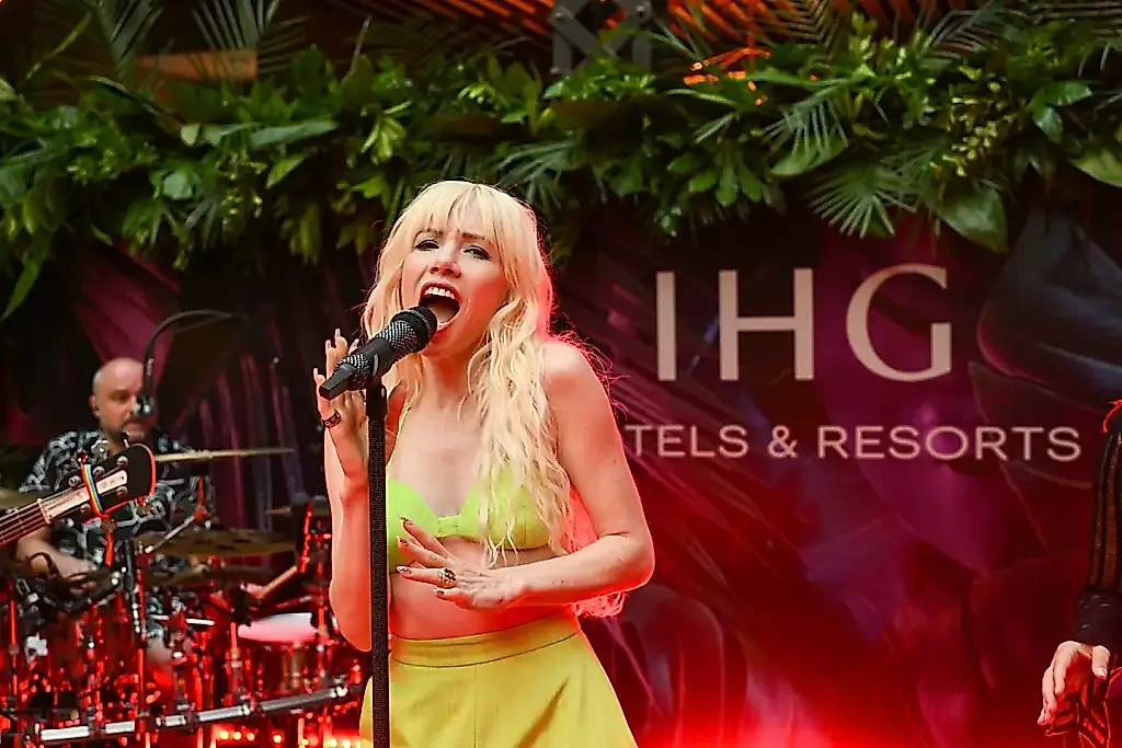 Carly Rae Jepsen стала мамой