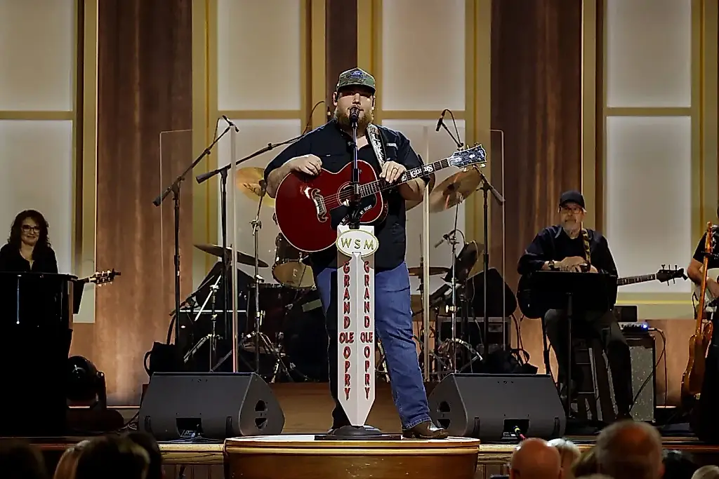 Luke Combs y medio siglo de espera