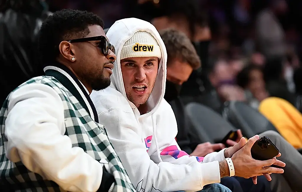 Bieber contra Usher: la fiesta se resquebraja