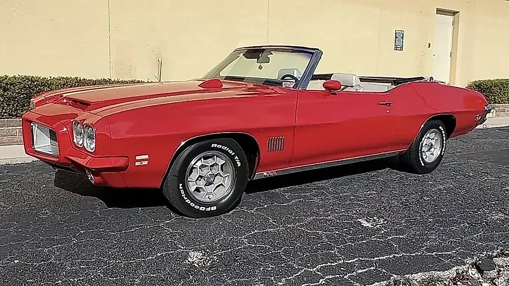 Разные лица Pontiac