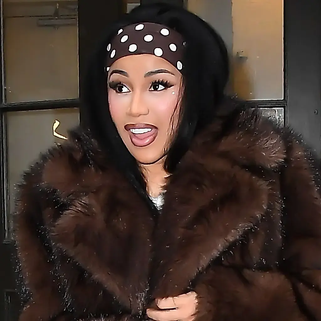 Стремена против скуки: стиль Cardi B