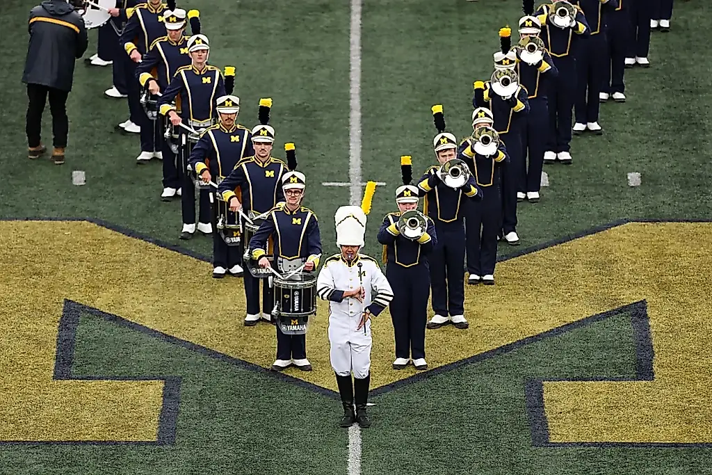 Композиторская схватка за Let’s Go Blue