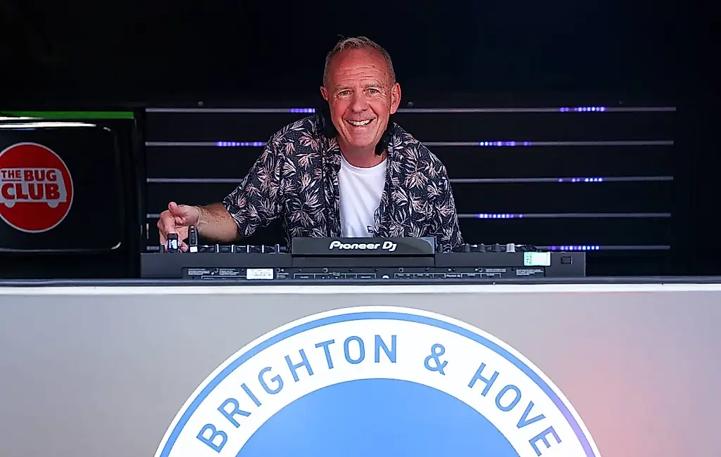 Fatboy Slim contra el fascismo: cómo la música convirtió una protesta en un carnaval
