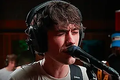 The Tullamarines делают кавер на Fleetwood Mac: австралийский инди-поп бросает вызов «The Chain»