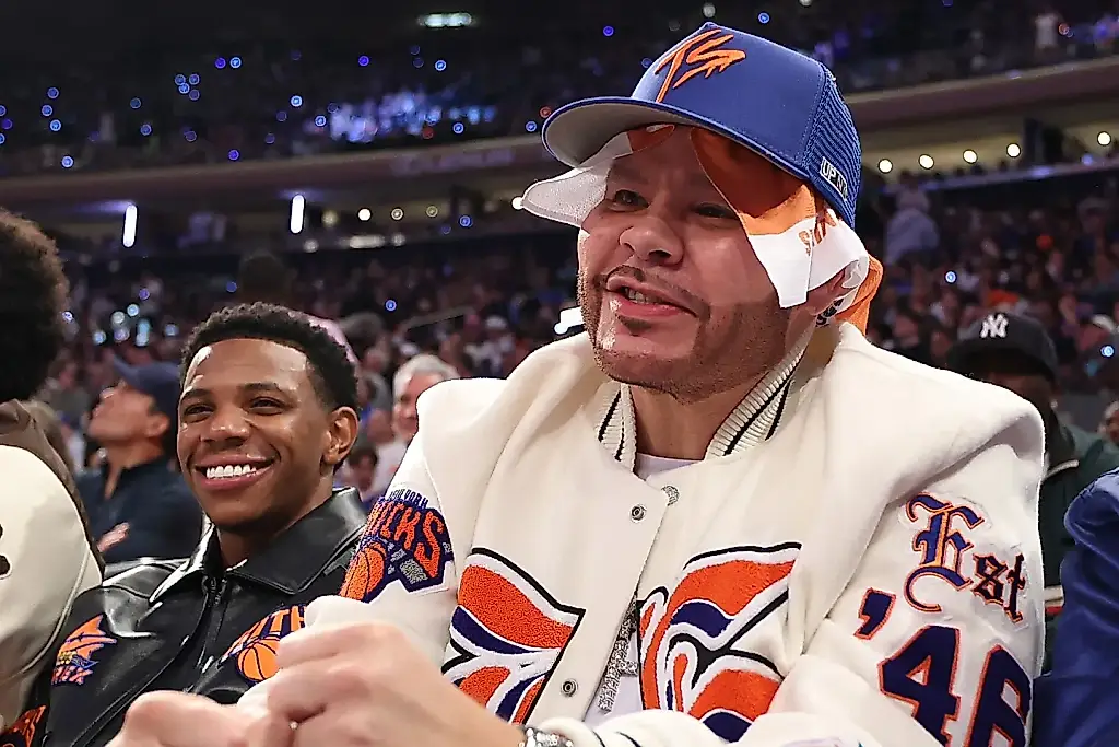 Музыканты празднуют победу New York Knicks в НБА