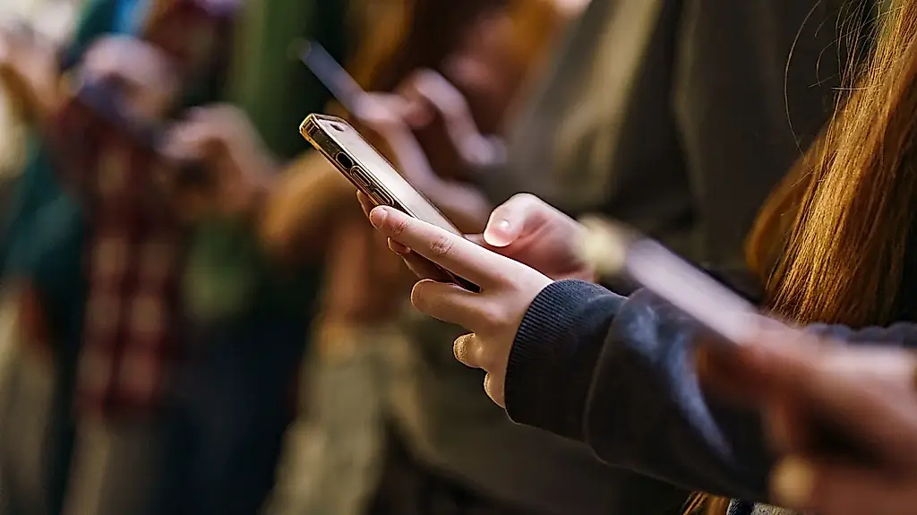 Reino Unido prohibirá las redes sociales a los menores de 16 años