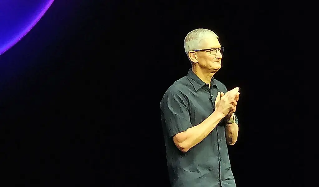 La cita del día de Tim Cook: «Si dejas una llave bajo el felpudo para la policía, un ladrón también puede encontrarla» — una dura advertencia sobre las amenazas a la privacidad.