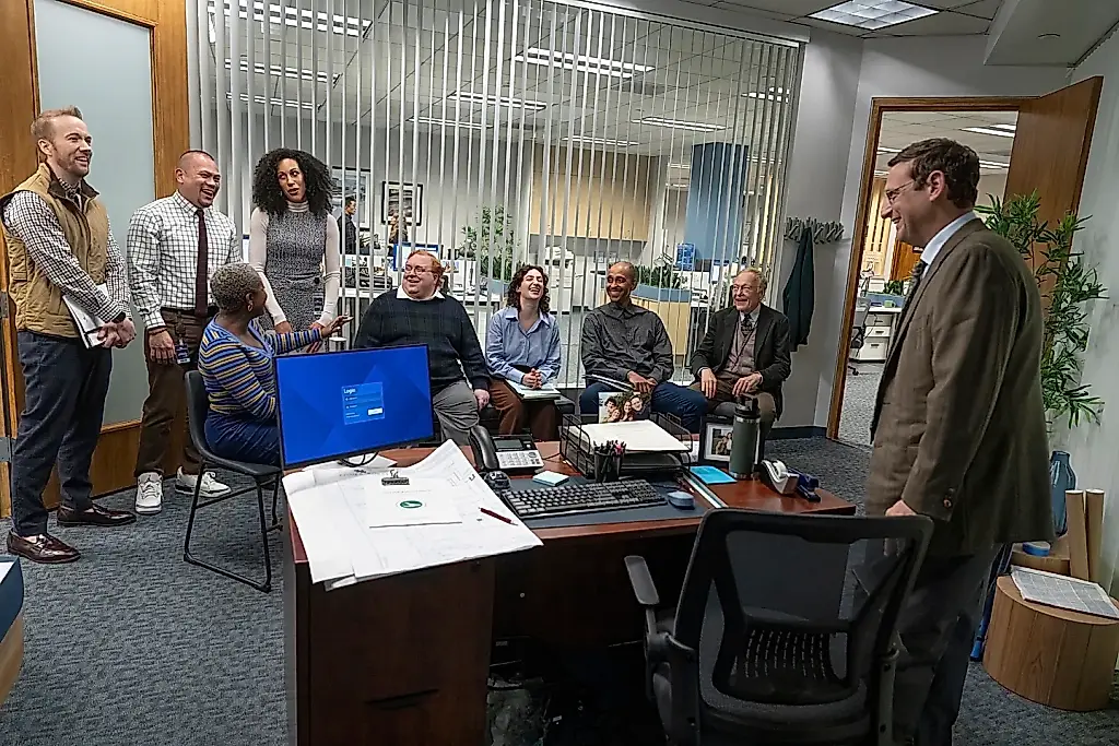 Por qué «The Chair Company» es la comedia que vuelve del revés a los actores (y les sienta de maravilla)