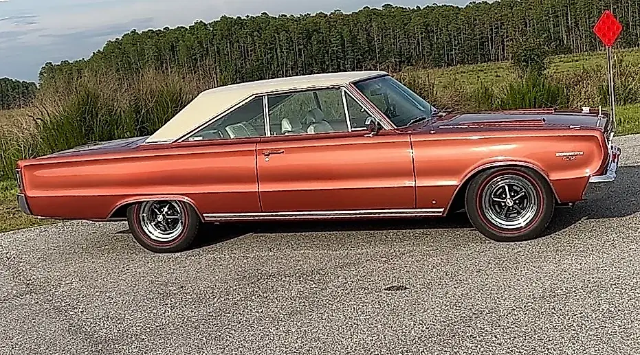 Nostalgia por las franjas: cómo se personalizaba el Plymouth GTX de 1967