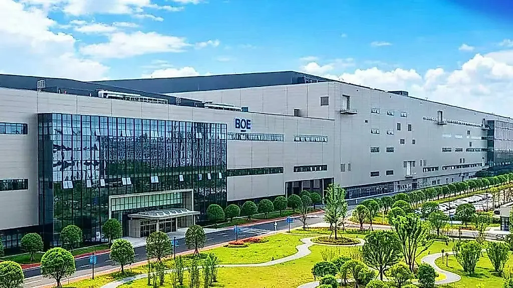 China pone en marcha una gigantesca fábrica de pantallas OLED
