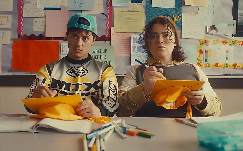 Crítica de la comedia «She’s the He»: una alegría desenfadada y descarada para adolescentes de género queer
