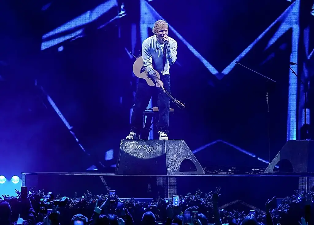 Ed Sheeran en Nashville: un espectáculo sin banda, pero con chispa