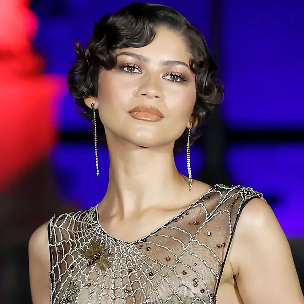 Зендея закружила в «паутине» Armani