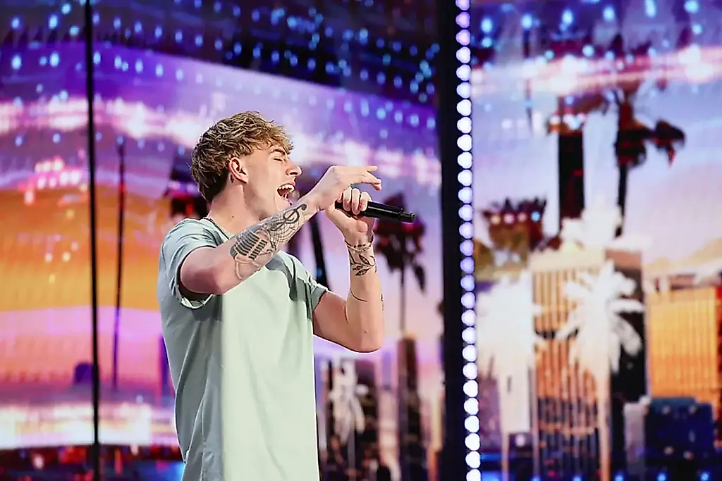 La estrella de TikTok Mackenzie Sol convierte «Back to Friends» en una balada sensual en America’s Got Talent