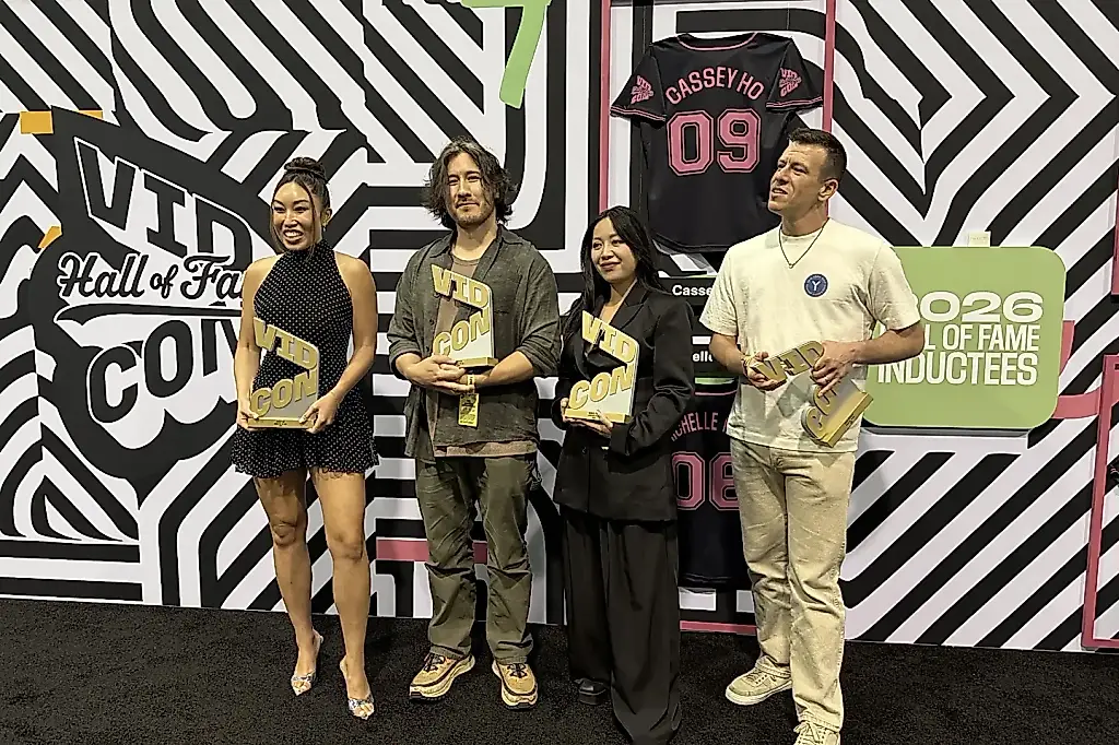 Вручены первые награды VidCon Hall of Fame: как интернет-легенды вспоминали своё безумное прошлое