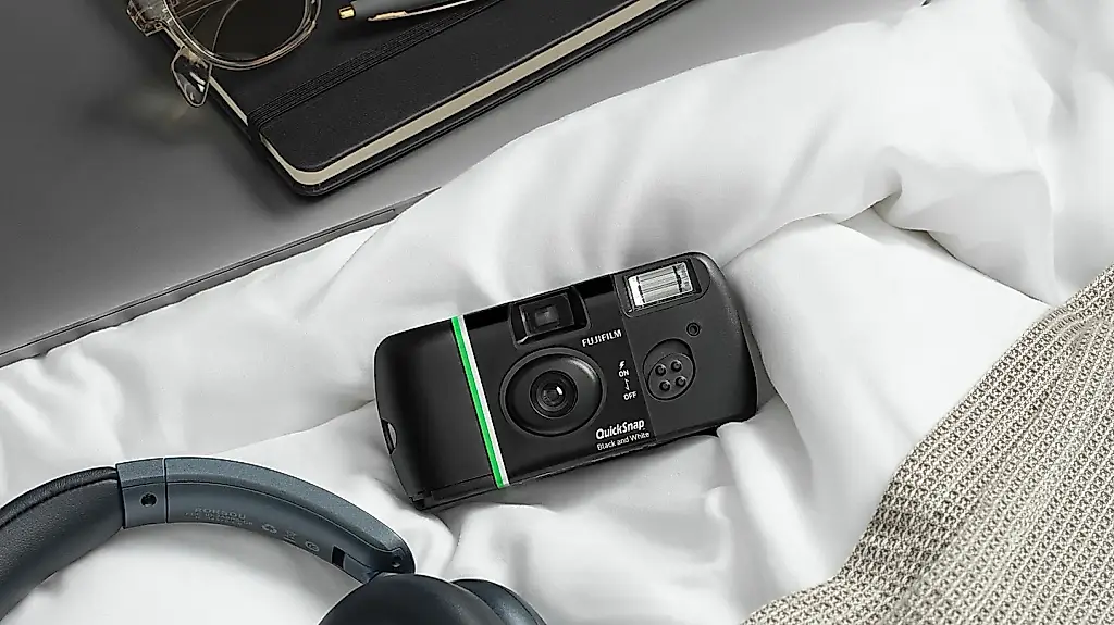 Fujifilm lanza ediciones especiales de QuickSnap: una resistente al agua y otra en blanco y negro