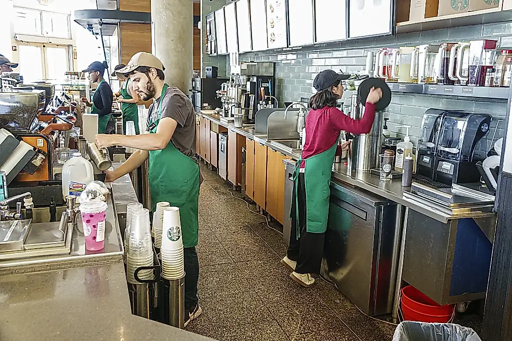 Starbucks платит бариста за TikTok: новый тренд маркетинга