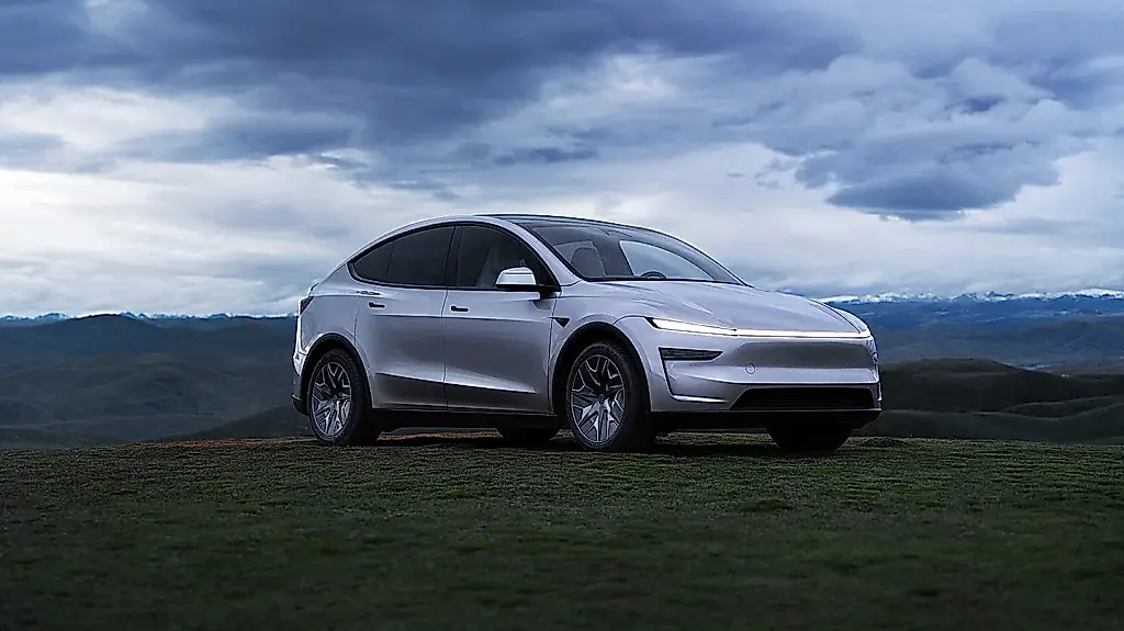 El Tesla Model Y L, con seis plazas y un precio de 62.000 dólares, ya está en EE. UU.